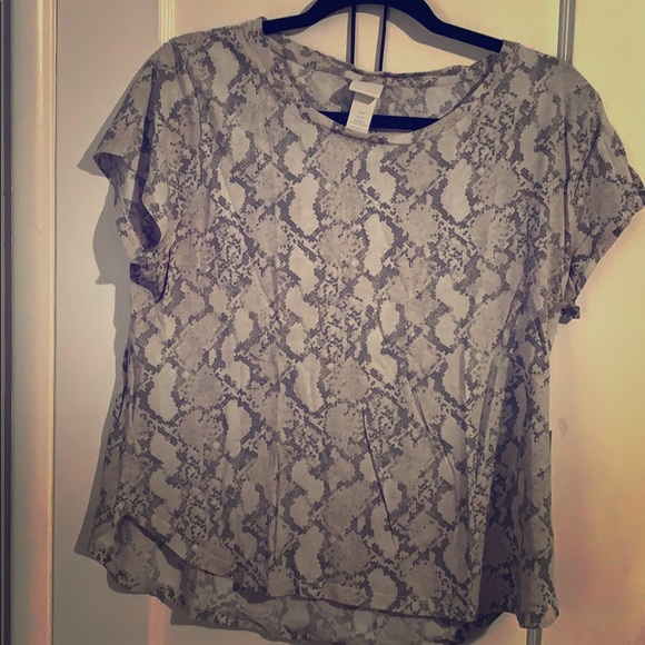 printed top - Picture 1 of 2